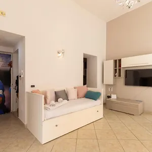 With Sea View With 2 Lifts Above Montesanto! Appartamento Napoli